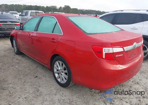 2014 Toyota Camry Xle z USA, uszkodzony, nr VIN 4T1BF1FK6EU744736